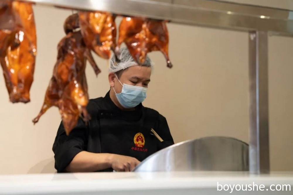 是时候展示真正的实力了,顶级烧腊大师和粤菜大厨加入赢记粤府,菜品全线升级!